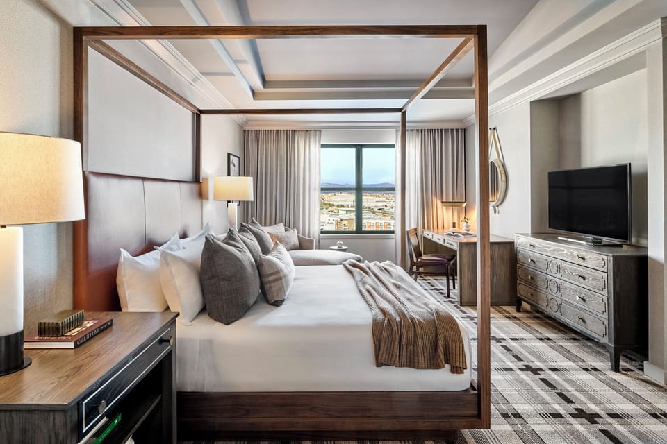 Premium bedding, in-room safe, desk, laptop workspace