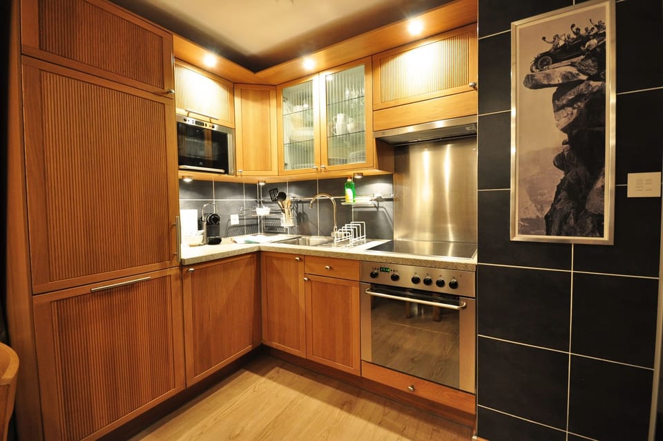 Apartment, 1 Bedroom | Private kitchen | Fridge, microwave, oven, stovetop