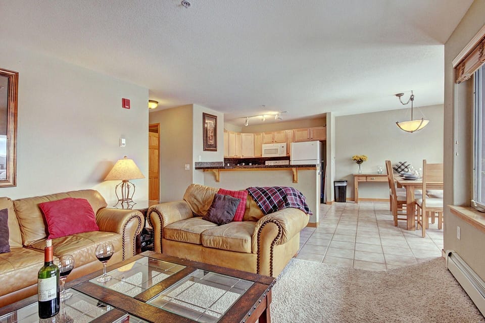 Condo, 2 Bedrooms | Living area | TV
