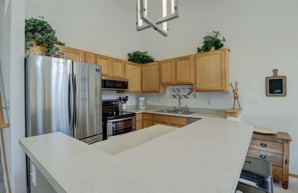 Condo, 2 Bedrooms | Private kitchen | Fridge, microwave, oven, coffee/tea maker