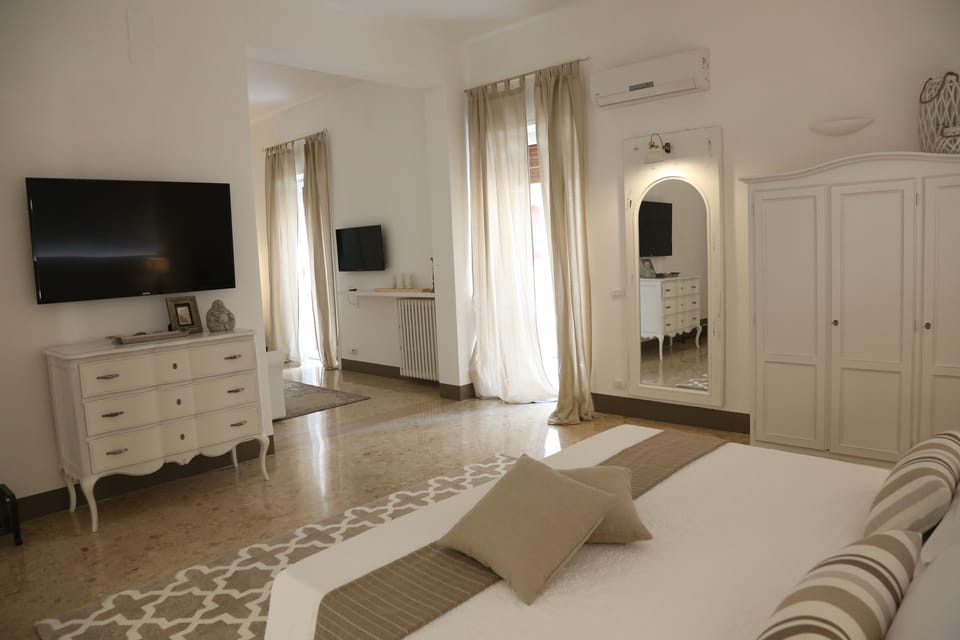 Superior Room, Balcony | Iron/ironing board (on request), WiFi (free)