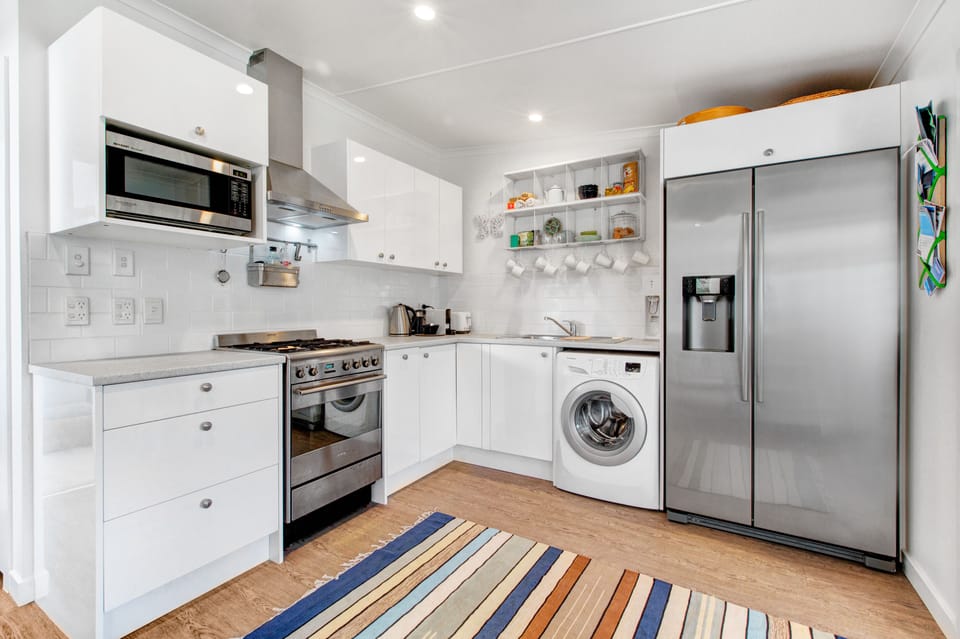Cottage, 2 Bedrooms | Private kitchen | Full-size fridge, microwave, oven, stovetop