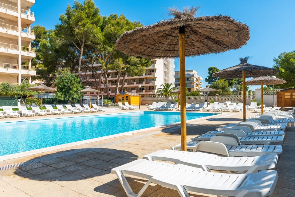 2 outdoor pools, pool umbrellas, sun loungers