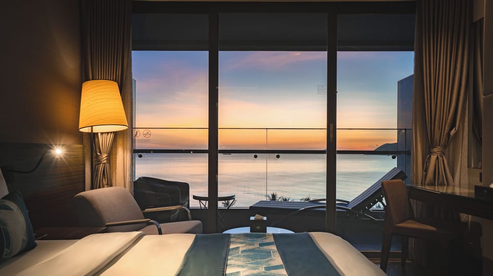 Premier Twin Room, Balcony, Ocean View | Premium bedding, minibar, in-room safe, individually furnished