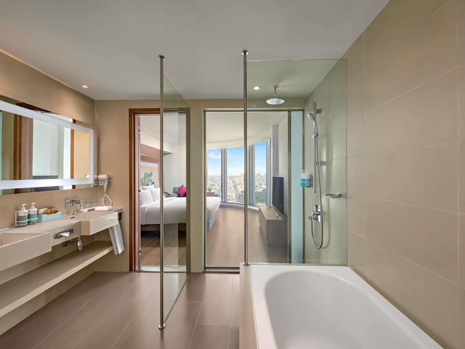 Executive Suite, 1 King Bed, Premier Lounge Access, Panoramic City View | Bathroom | Rainfall showerhead, eco-friendly toiletries, hair dryer, bathrobes