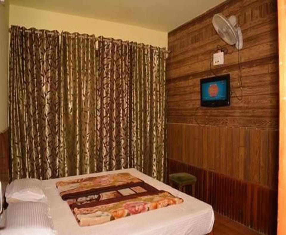 Deluxe Room, 1 Double Bed, Smoking | Rollaway beds, free WiFi