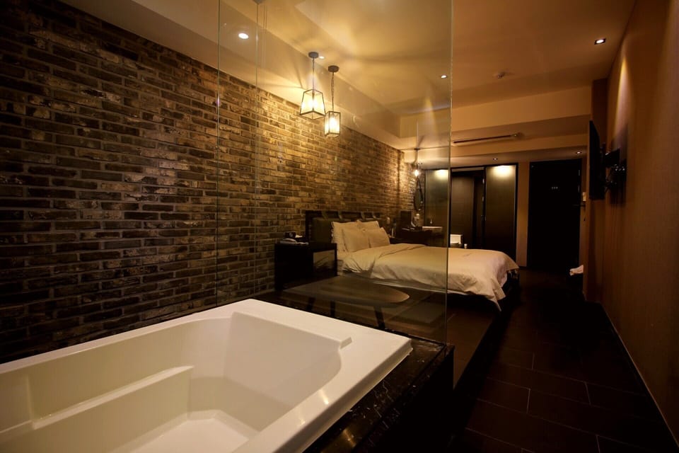 Premium Room (No Breakfast on Mondays) | Free minibar, soundproofing, free WiFi, bed sheets
