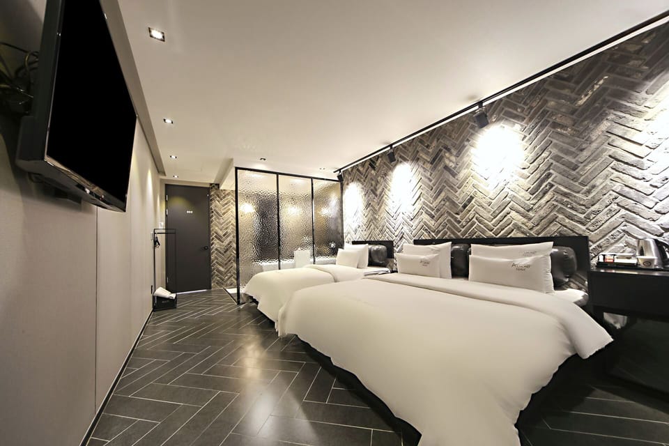 Premium Twin Room (No Breakfast on Mondays) | Free minibar, soundproofing, free WiFi, bed sheets