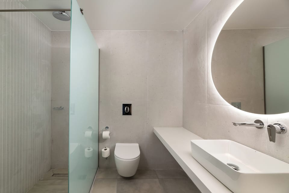 Double Room | Bathroom | Shower, hair dryer, towels