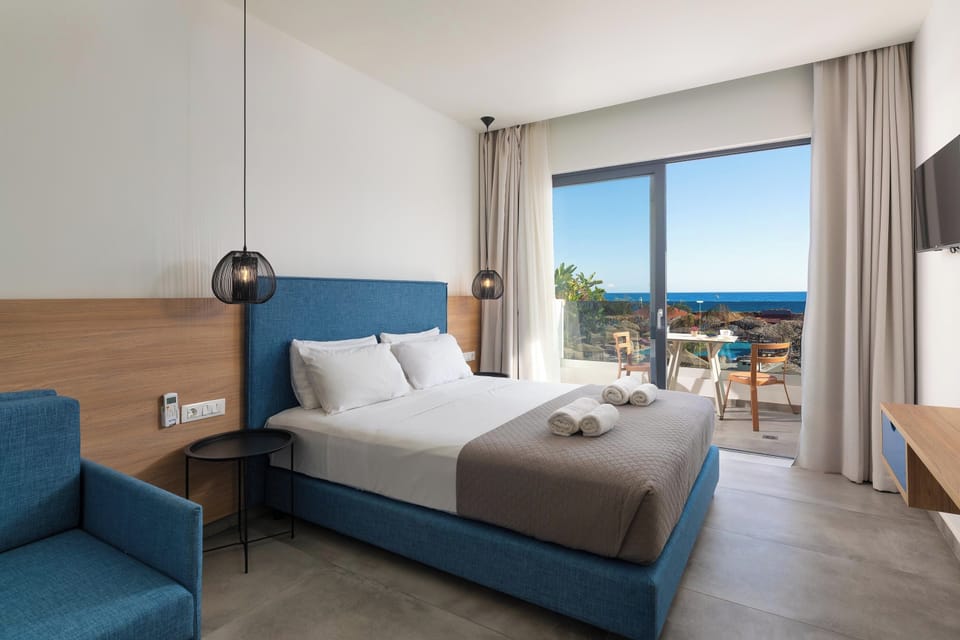 Room | In-room safe, soundproofing, iron/ironing board, free WiFi