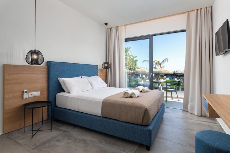 Room | In-room safe, soundproofing, iron/ironing board, free WiFi