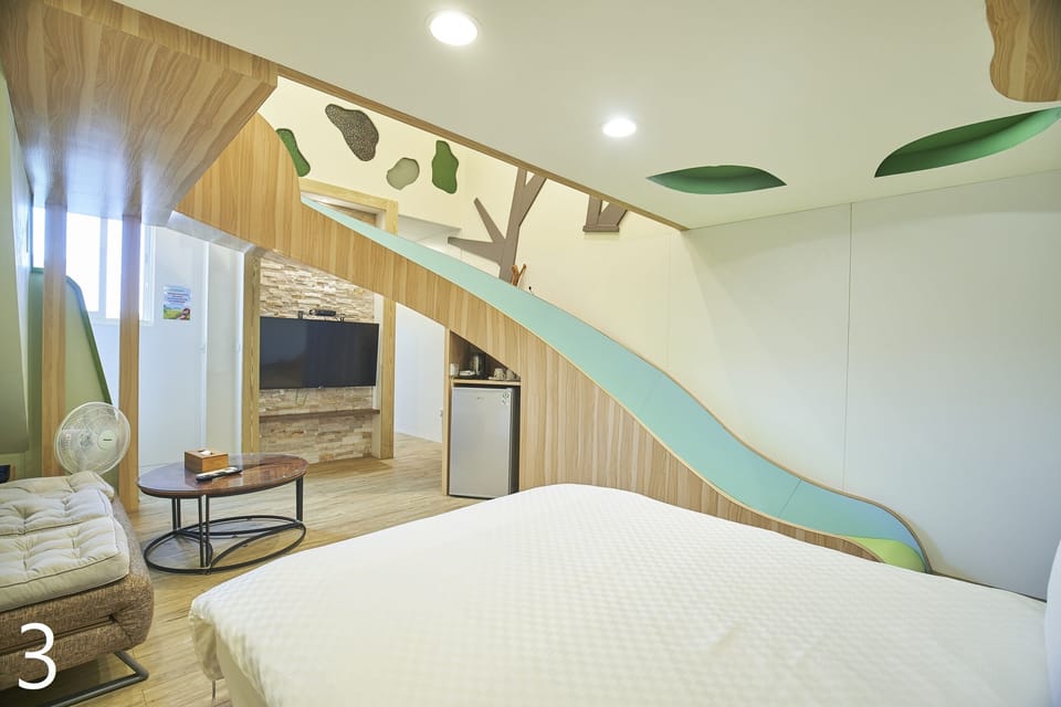 Signature Loft | Individually decorated, individually furnished, laptop workspace