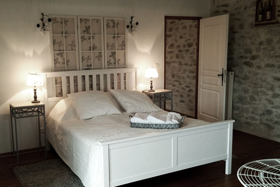 Deluxe Double Room, 1 King Bed, Garden View | 1 bedroom, premium bedding, in-room safe, individually decorated