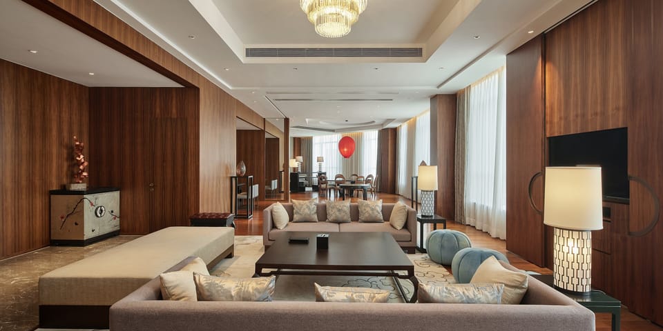 Presidential Suite, 1 King Bed, Club Lounge Access (Lounge Access) | 1 bedroom, desk, soundproofing, free WiFi