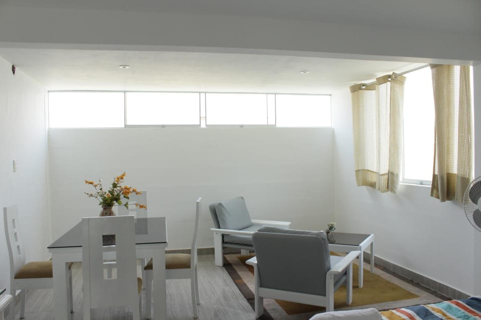 4 Executive Suite, Corner, 3 bedrooms | Living room | 42-inch TV with cable channels