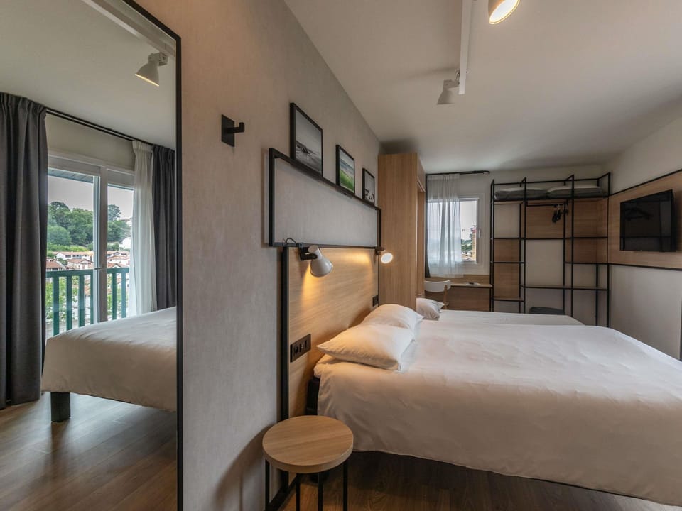 Standard Room, Double bed | Individually decorated, individually furnished, desk, soundproofing