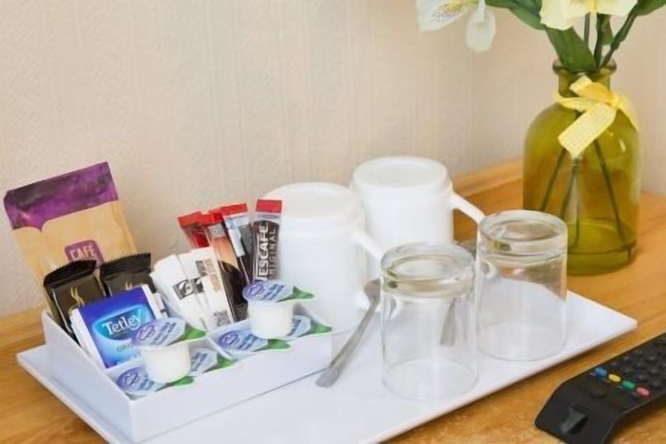 Free cribs/infant beds, bed sheets