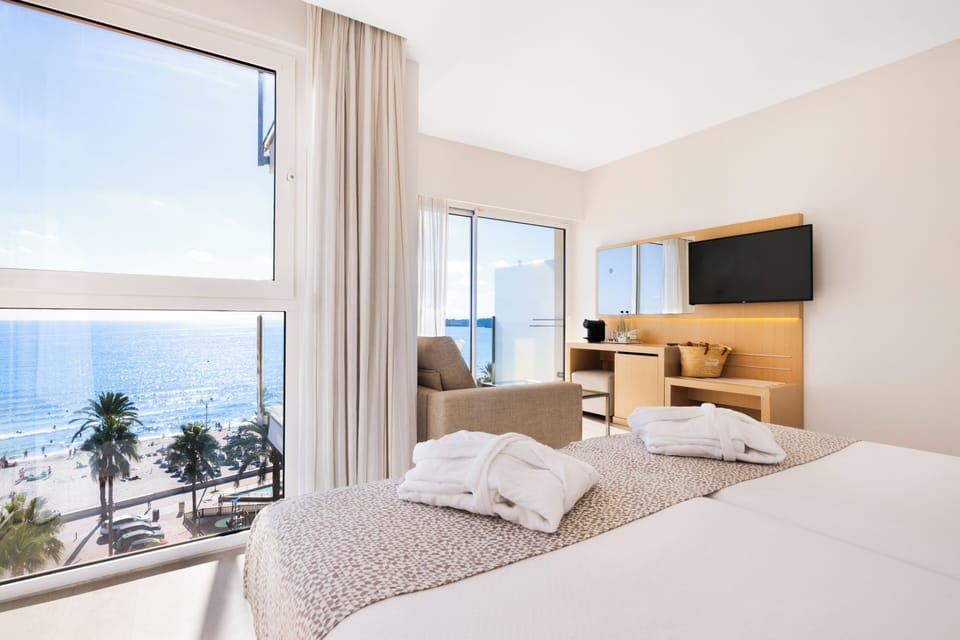 Junior Suite, Balcony, Sea View | Minibar, in-room safe, desk, soundproofing