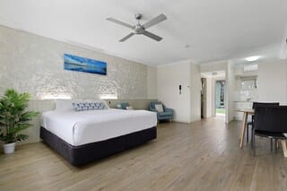King Resort Hotel Room | Bed sheets