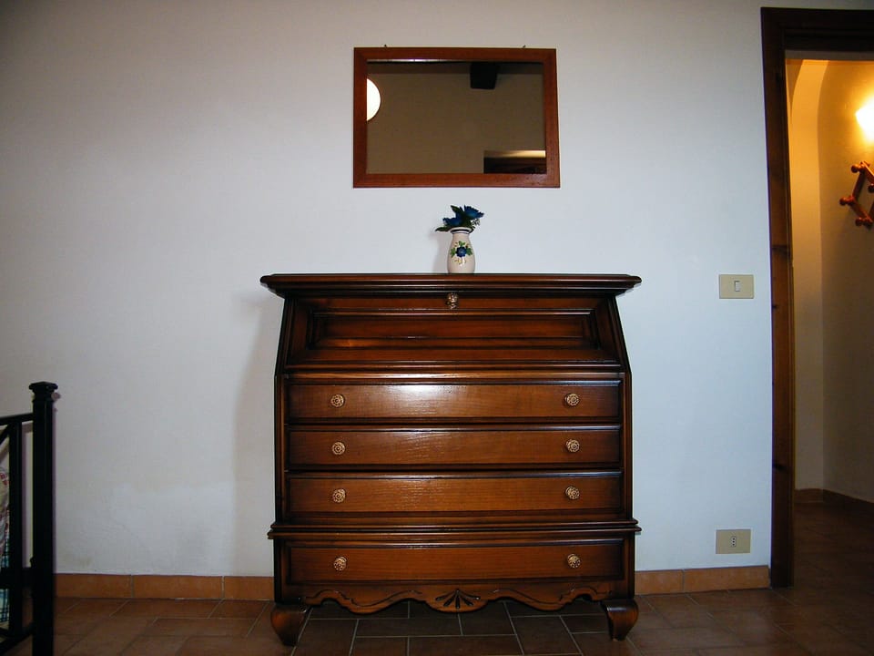 First bedroom, detail