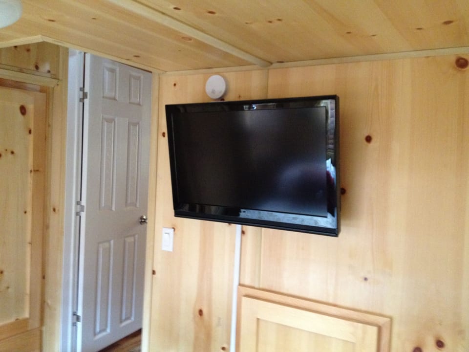 Hi-Res flat screen in the Master bedroom