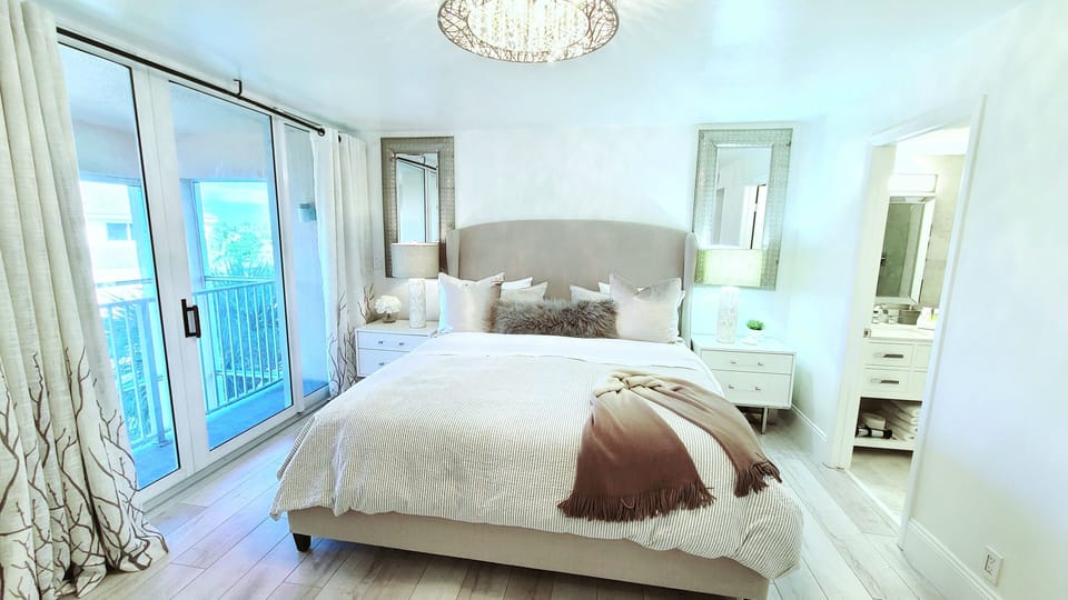 Lakeside King Primary Suite