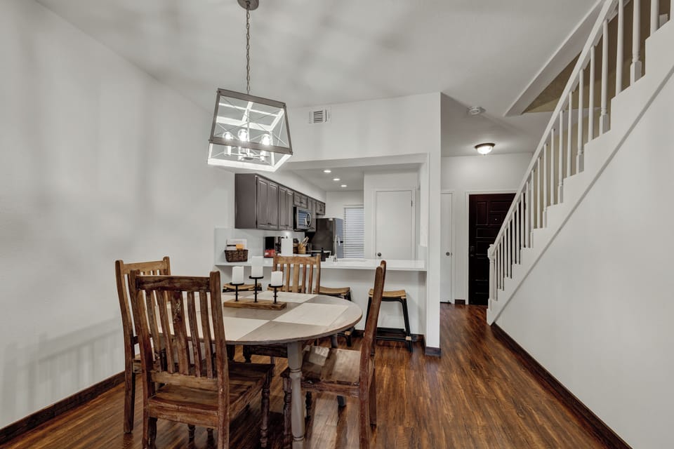 dining area with 4 seats at the table and 4 at the bar
