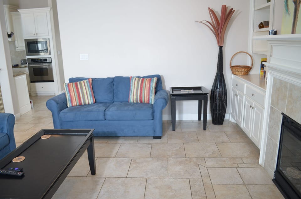Open & airy, great for entertaining, includes high-speed wireless internet