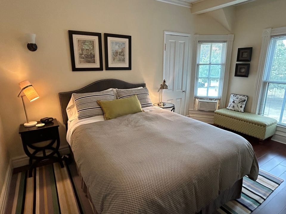 Queen bed and small walk-in closet, nice natural light from West windows