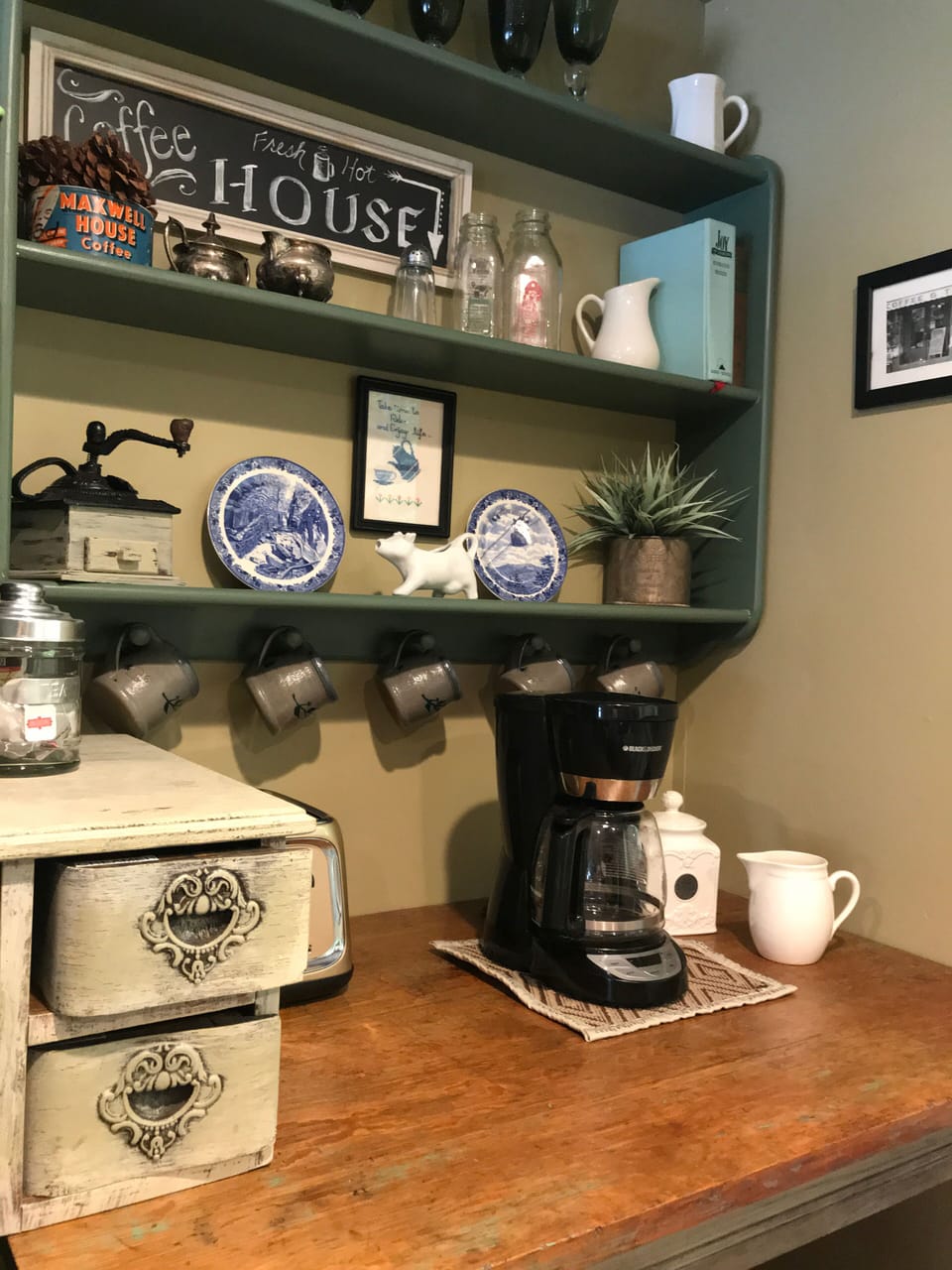 Coffee Station - tucked in the kitchen corner seperate from the ‘chef!’