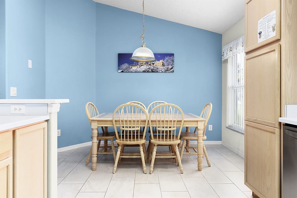 Seating for another six in the sunny breakfast nook.