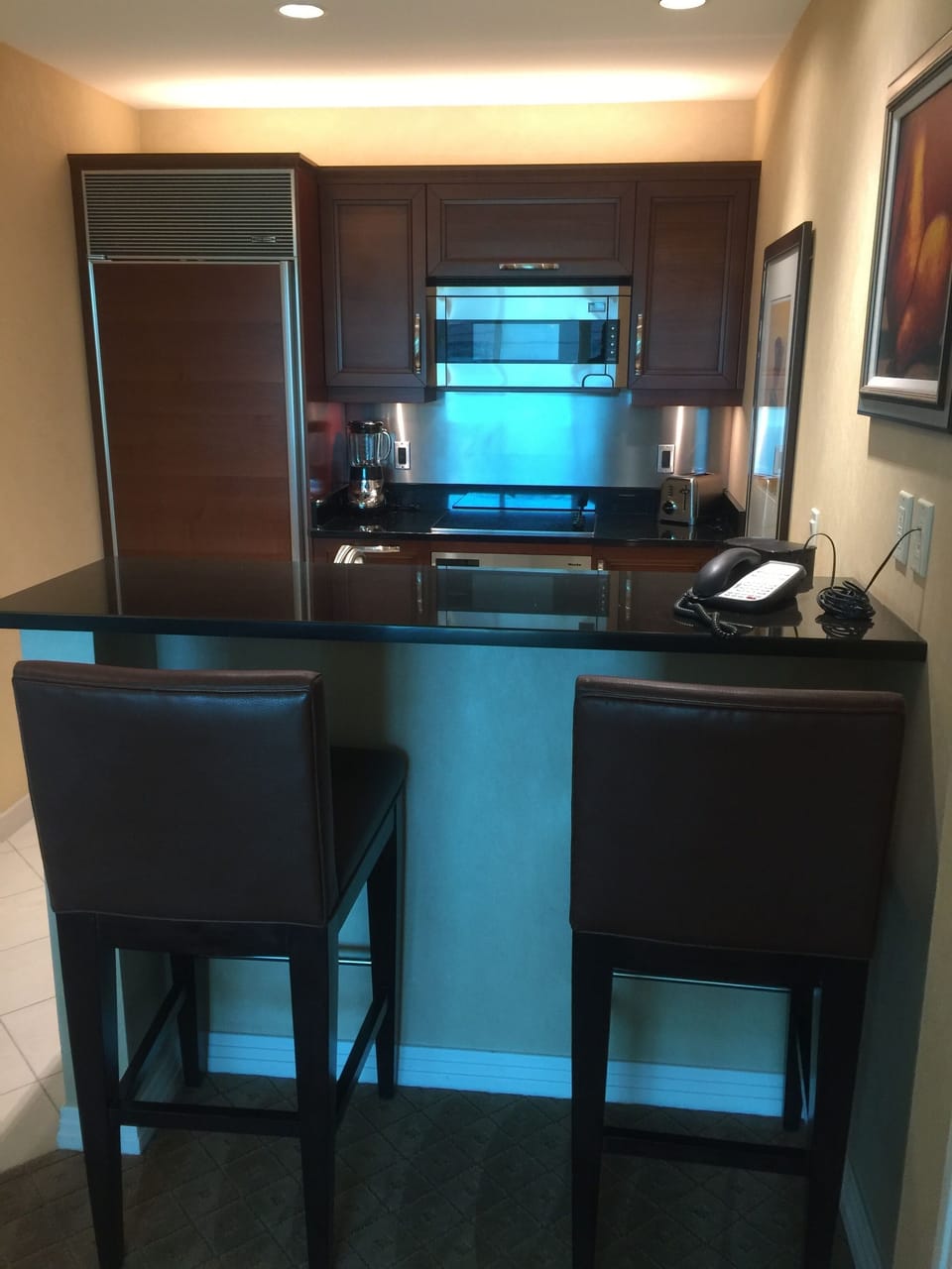 Full kitchen w appliances & utensils 