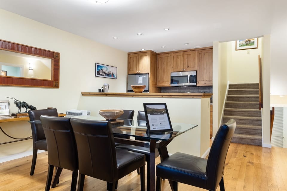 Dining Area looking into Kitchen