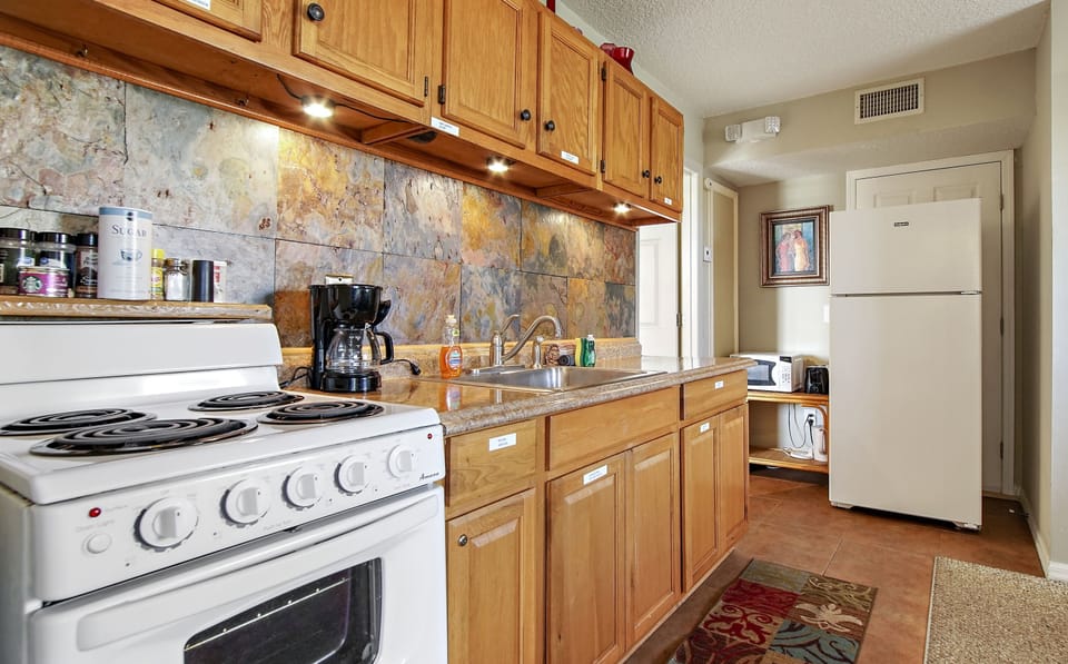 KITCHEN AREA