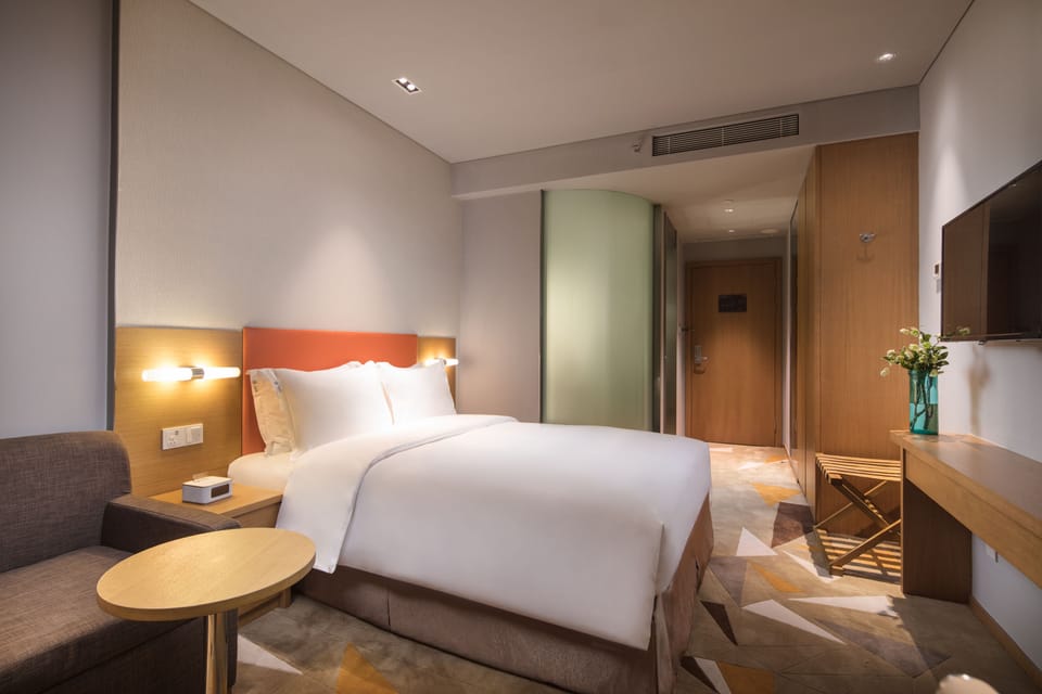 Premium bedding, in-room safe, desk, blackout drapes