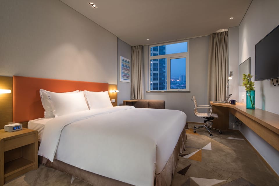 Premium bedding, in-room safe, desk, blackout drapes