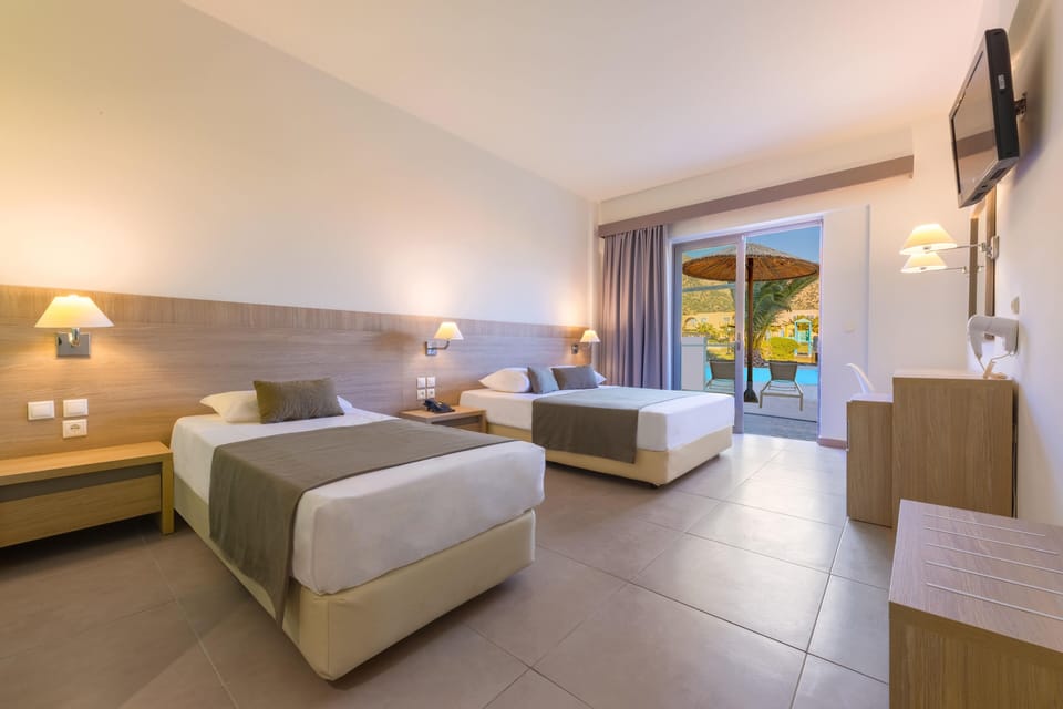 Superior Double or Twin Room (Sharing Pool) | In-room safe, desk, blackout drapes, free WiFi