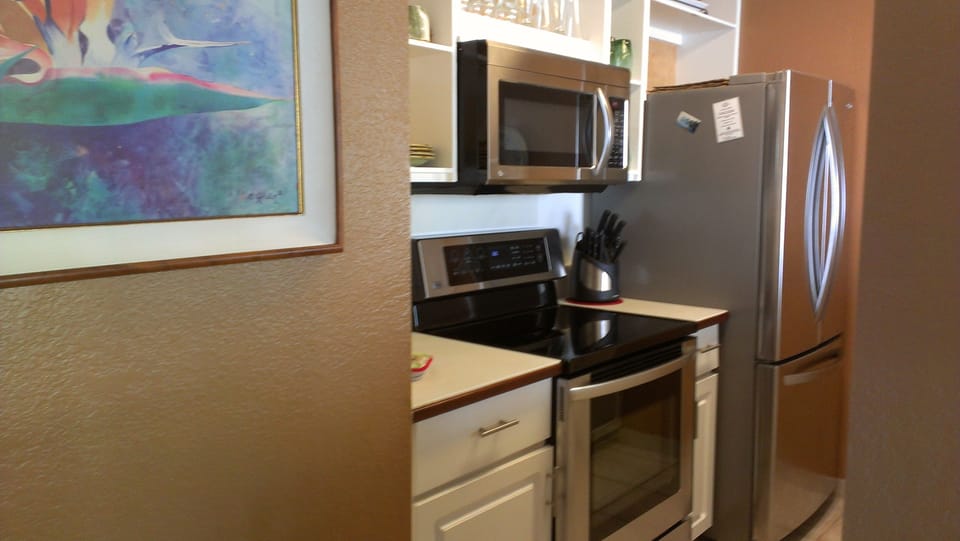 Great appliances! 
 (including brand new, large washer and dryer)