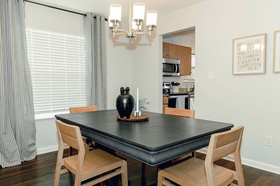 2nd dining area to accommodate the whole family.