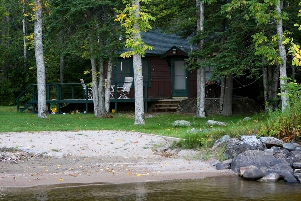 Small One Bedroom, older style, Seasonal Cabin. Included w Main House in Summer