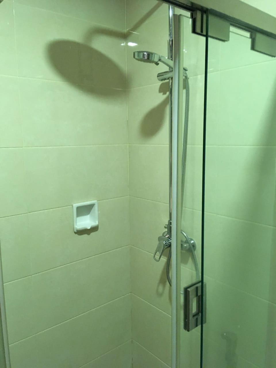 Shower, free toiletries, towels