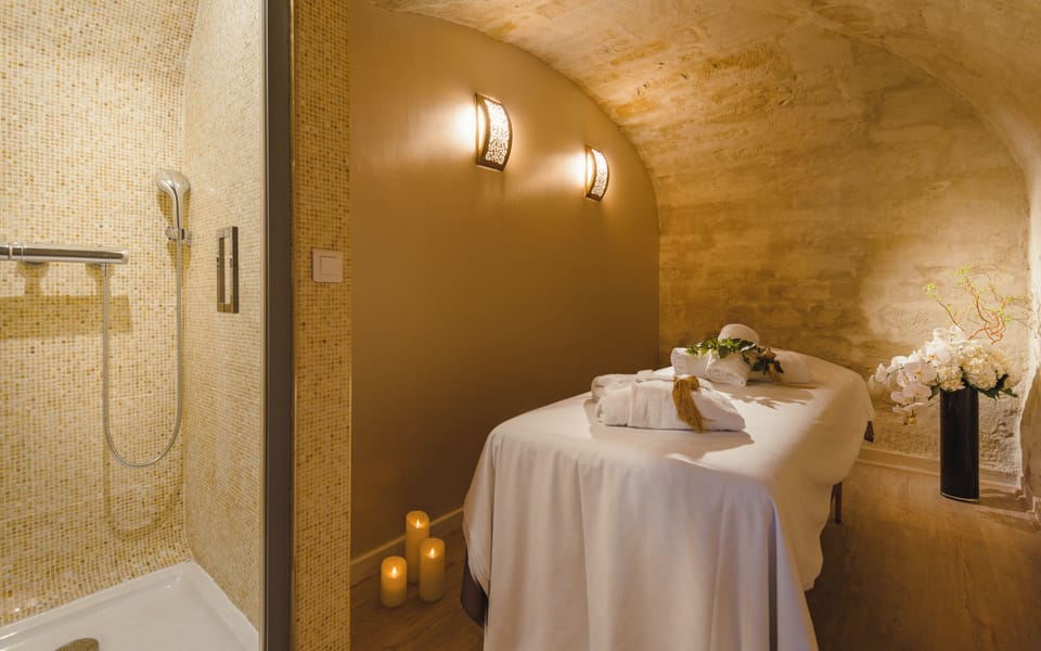 Body treatments, body scrubs, facials, 3 treatment rooms