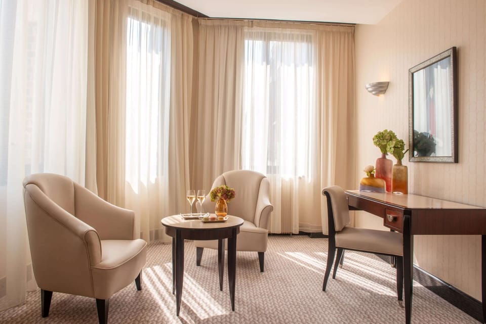  Prestige Suite | Premium bedding, in-room safe, desk, blackout drapes