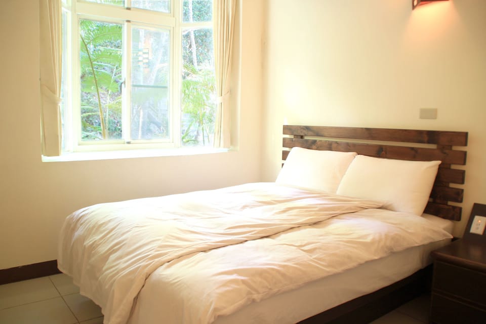 Comfort Quadruple Room, 2 Queen Beds, Mountainside | Desk, blackout drapes, soundproofing, WiFi (free)