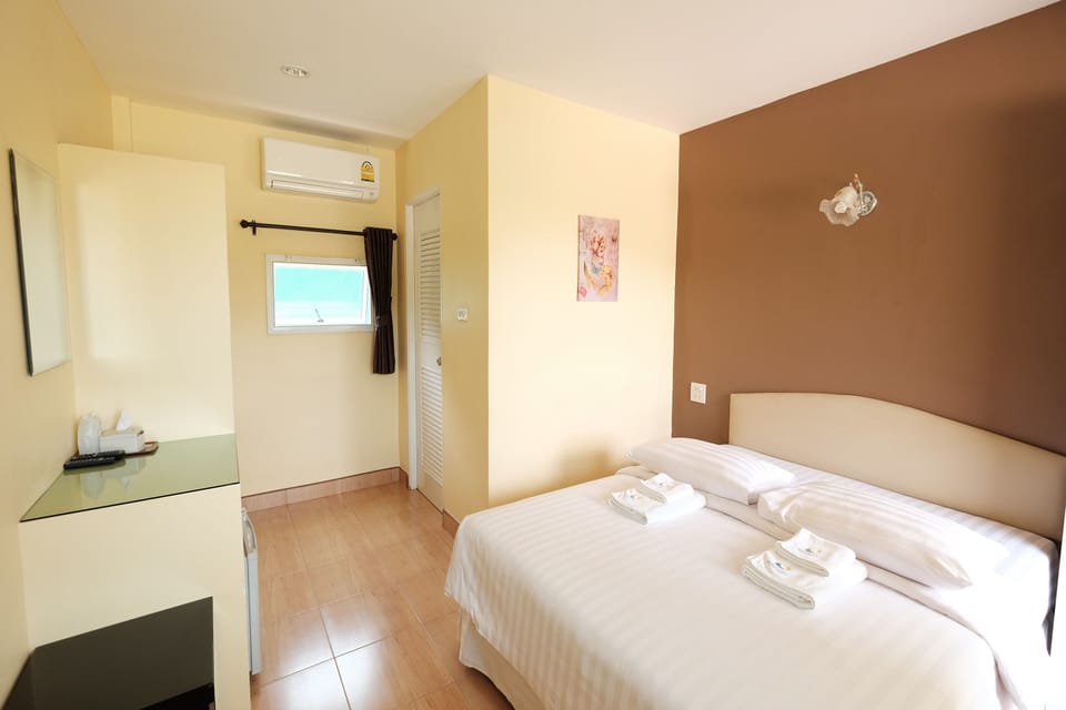 Standard Room - Upper Floor | Blackout drapes, free WiFi