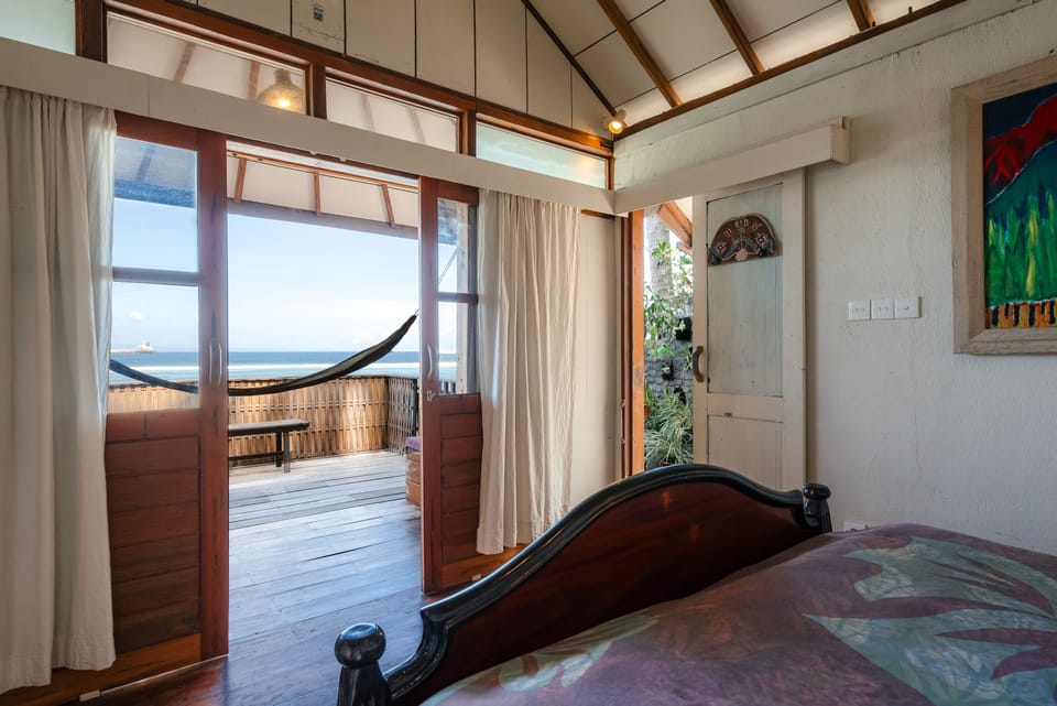 Deluxe Room, 1 Bedroom, Beachfront | WiFi (free), bed sheets