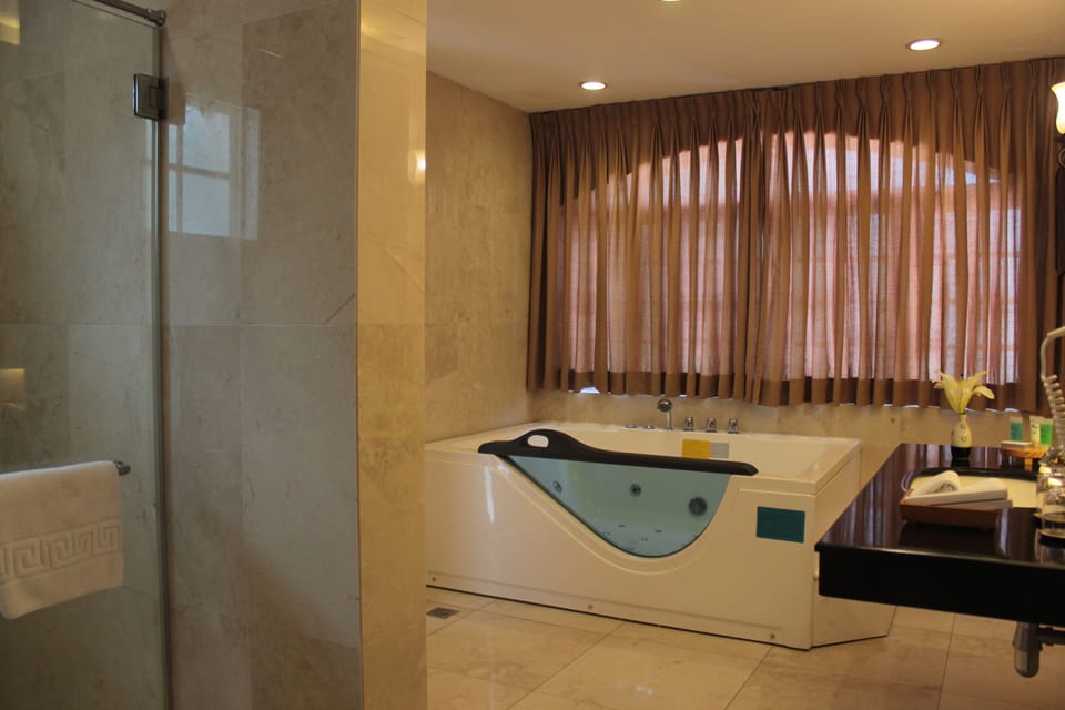 Divine (Honeymoon Suite) | Deep soaking bathtub