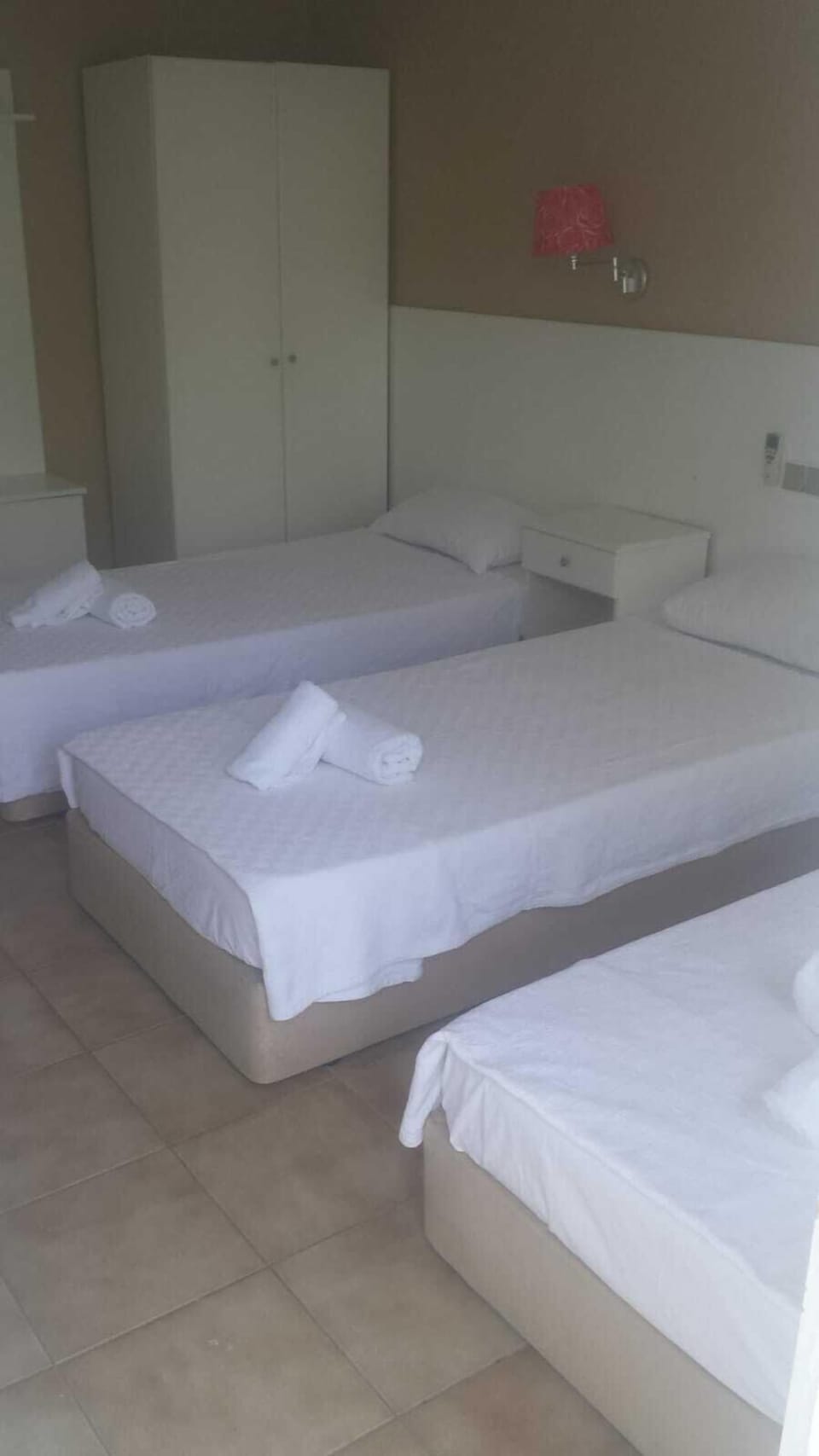 Triple Room | Desk, iron/ironing board (on request), WiFi (free), bed sheets