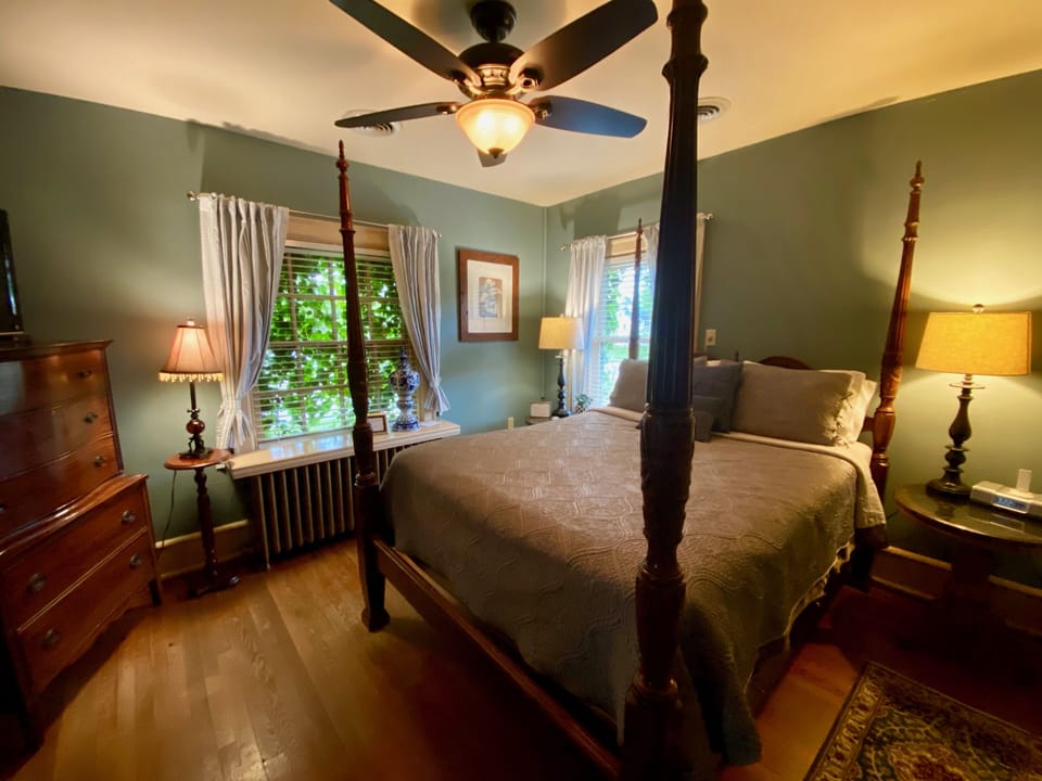 James South Hall Blue | Premium bedding, individually decorated, individually furnished