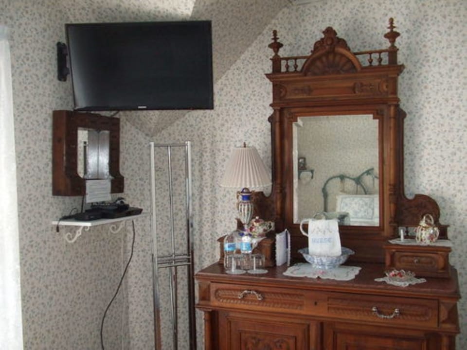 Room | Egyptian cotton sheets, premium bedding, Tempur-Pedic beds